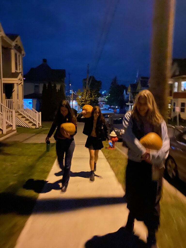 Pop culture Halloween costumes inspired by K-pop Demon Hunters, Taylor Swift's new era, and Belly from The Summer I Turned Pretty: fashionable 2025 costume ideas for girls.